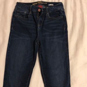 Women’s size 1 jeans.